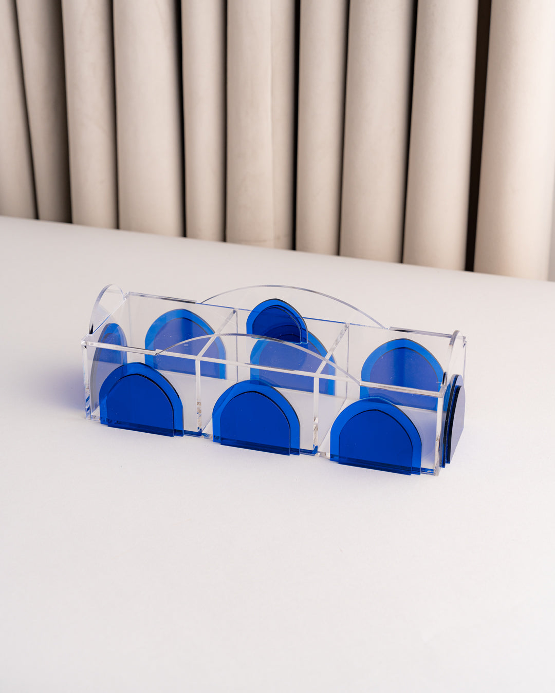 علبة اكريلك مقسم بستايل حديث