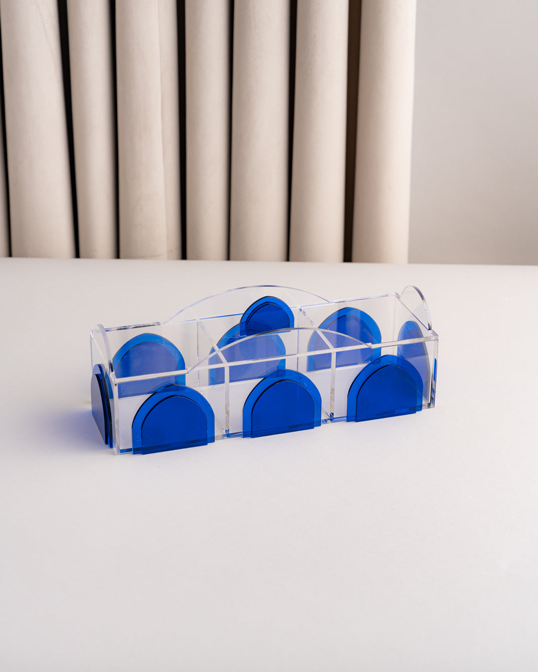 علبة اكريلك مقسم بستايل حديث