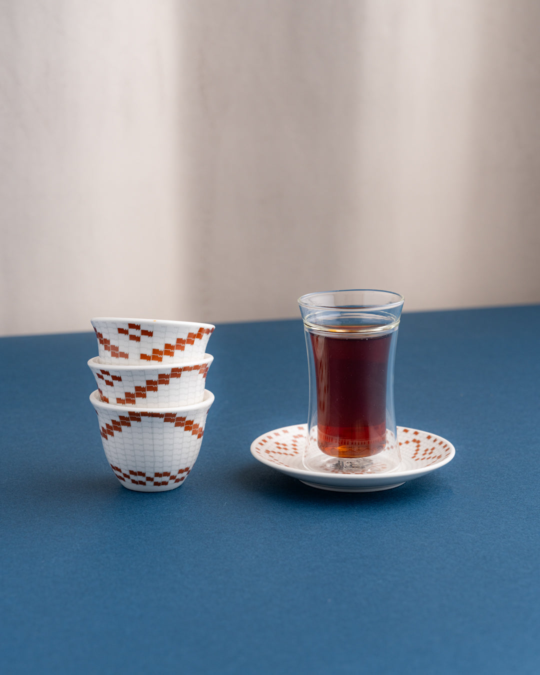 طقم استكانات شاي وفناجين قهوة عربية 18 قطعة دبل وول - طبقتين من الزجاج