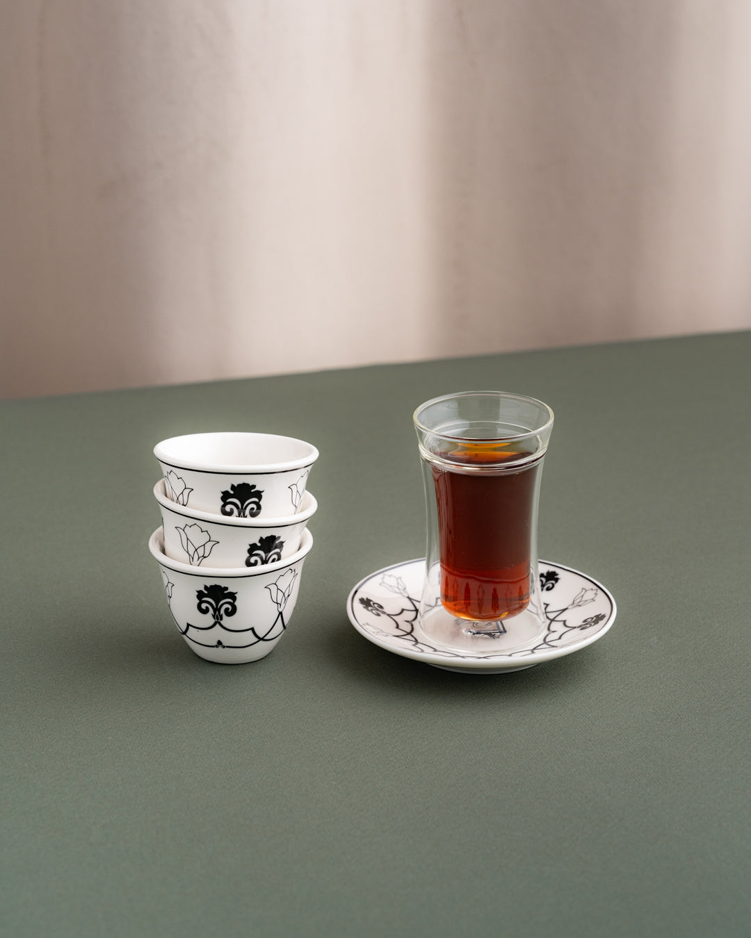 طقم استكانات شاي وفناجين قهوة عربية 18 قطعة دبل وول - طبقتين من الزجاج