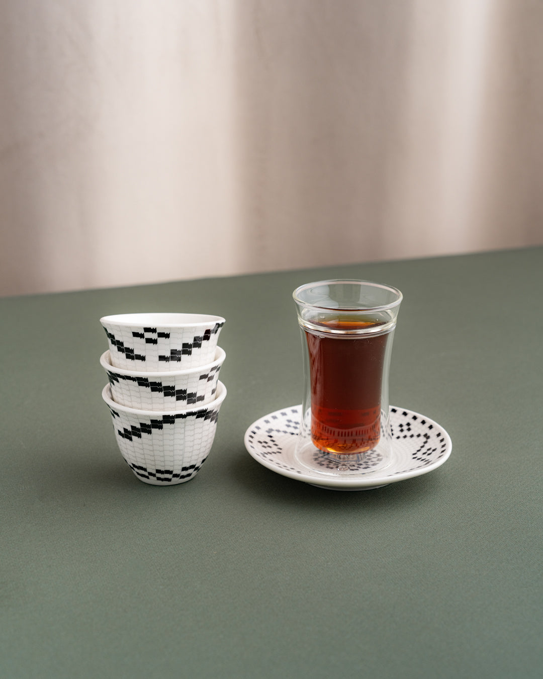 طقم استكانات شاي وفناجين قهوة عربية 18 قطعة دبل وول - طبقتين من الزجاج