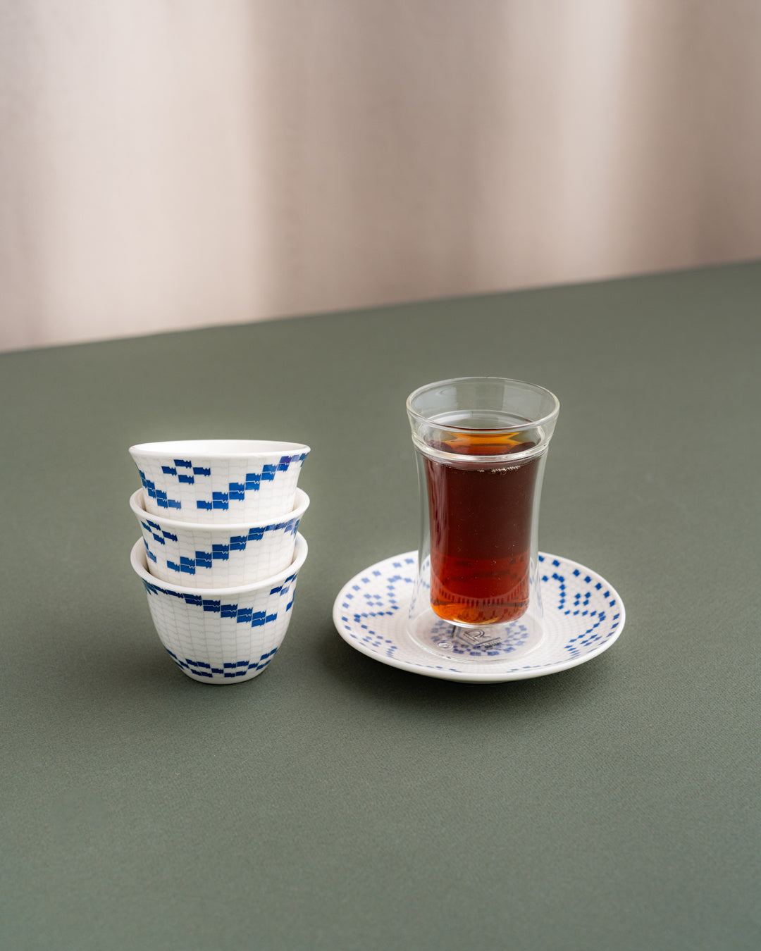 طقم استكانات شاي وفناجين قهوة عربية 18 قطعة دبل وول - طبقتين من الزجاج