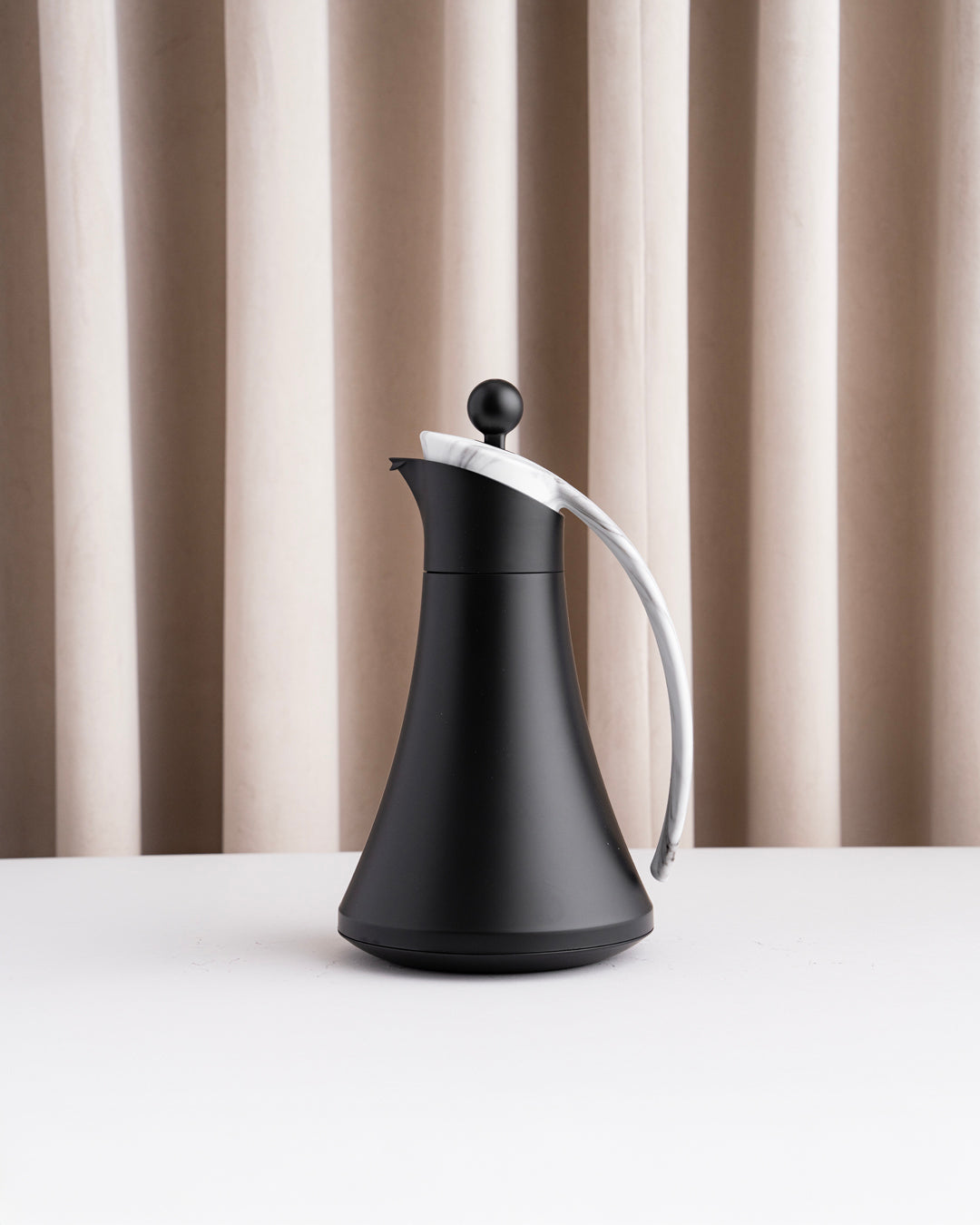 مطارة بيلا لون أسود بمقبض ماربل