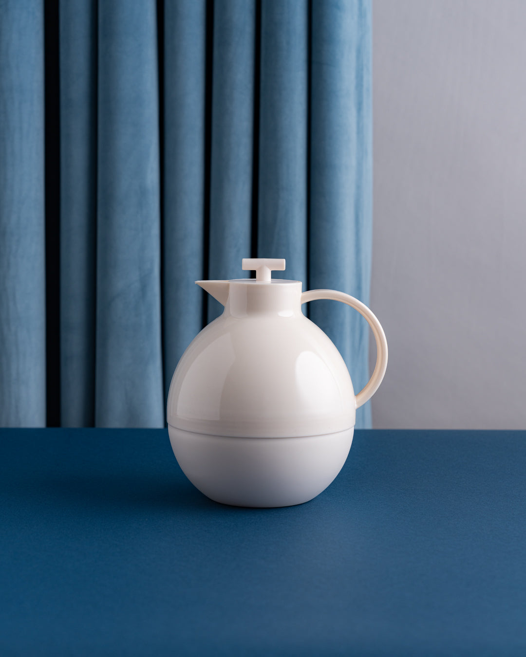 مطارة شاي وقهوة لون ابيض