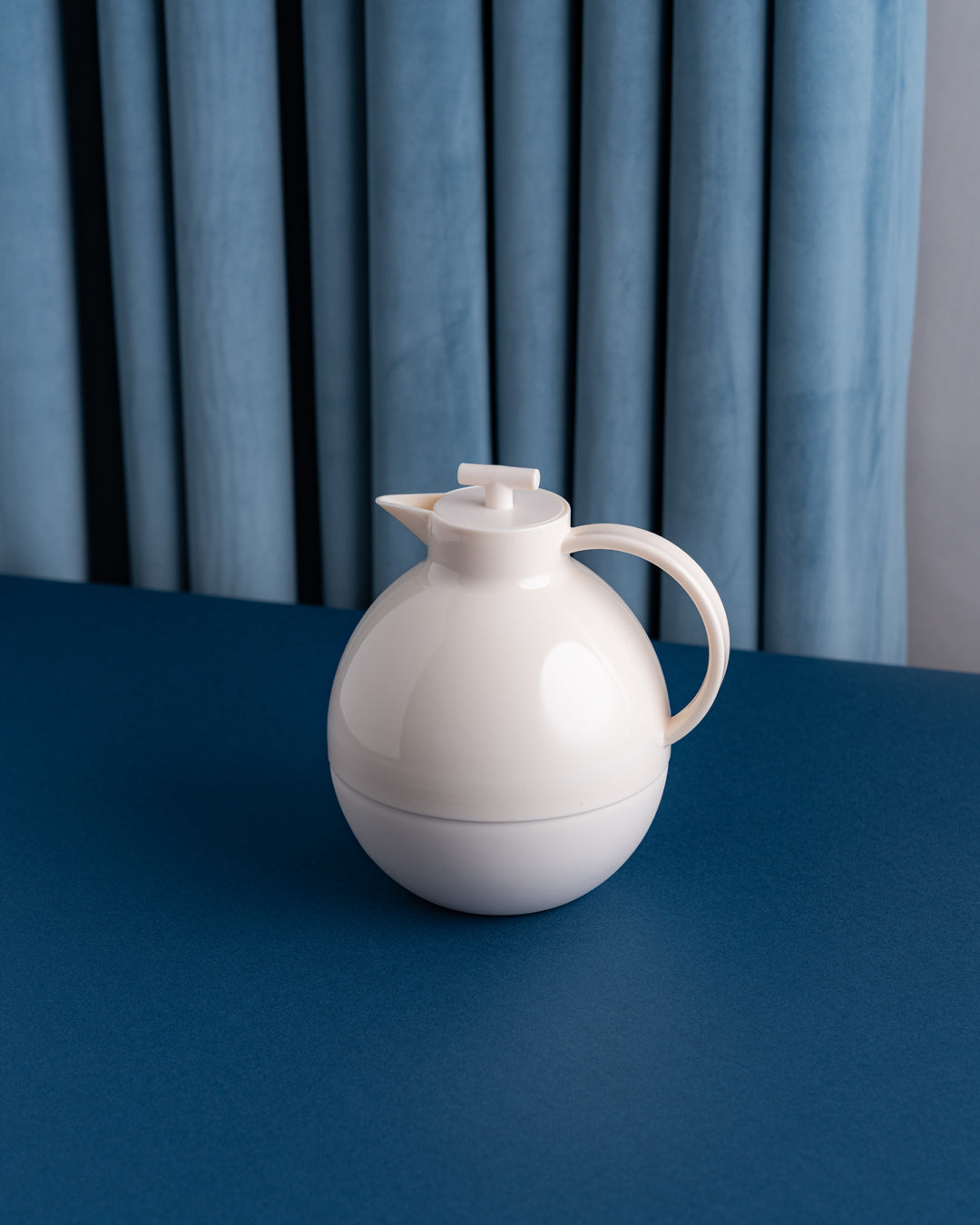 مطارة شاي وقهوة لون ابيض