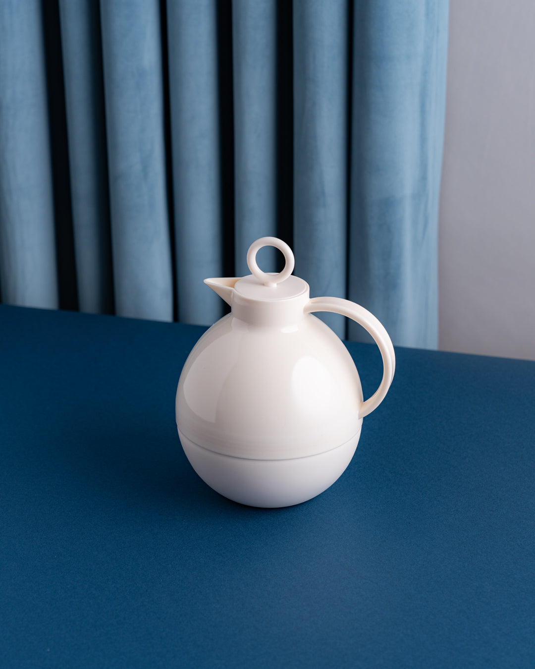 مطارة شاي وقهوة لون ابيض