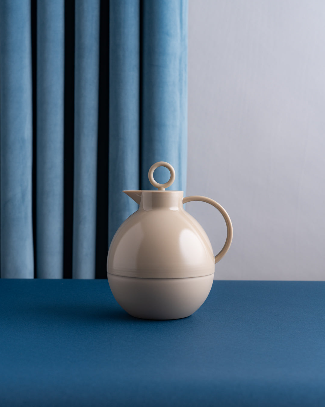 مطارة شاي وقهوة لون بيج ترابي