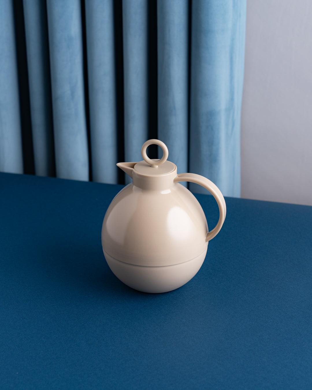 مطارة شاي وقهوة لون بيج ترابي