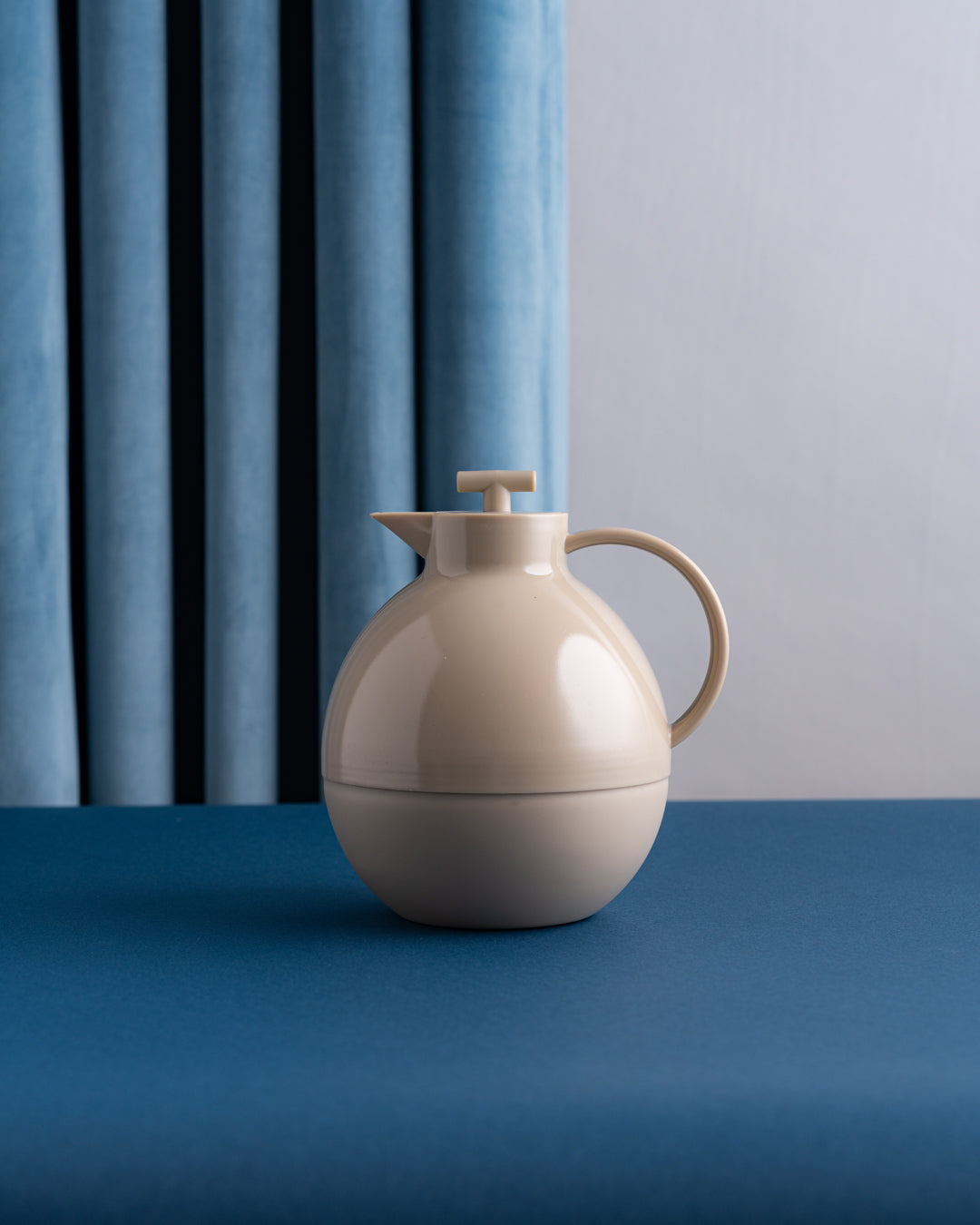 مطارة شاي وقهوة لون بيج ترابي