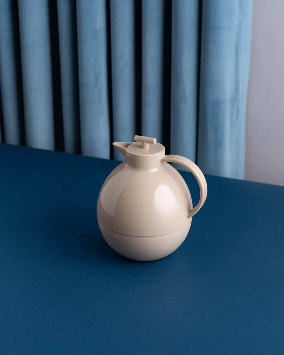 مطارة شاي وقهوة لون بيج ترابي