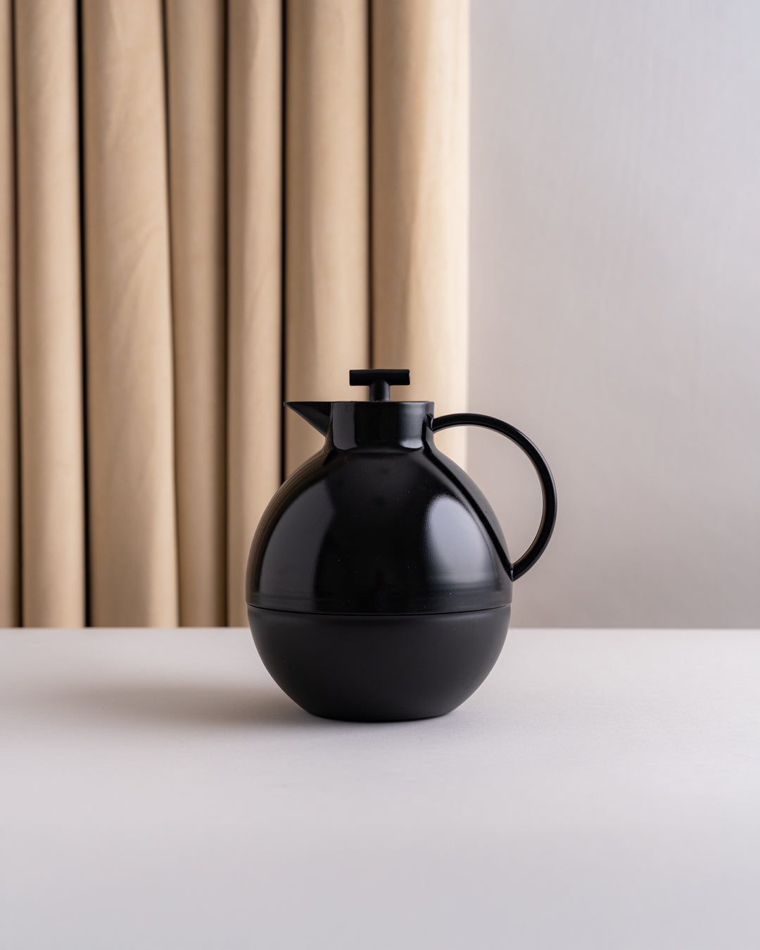 مطارة شاي وقهوة لون اسود