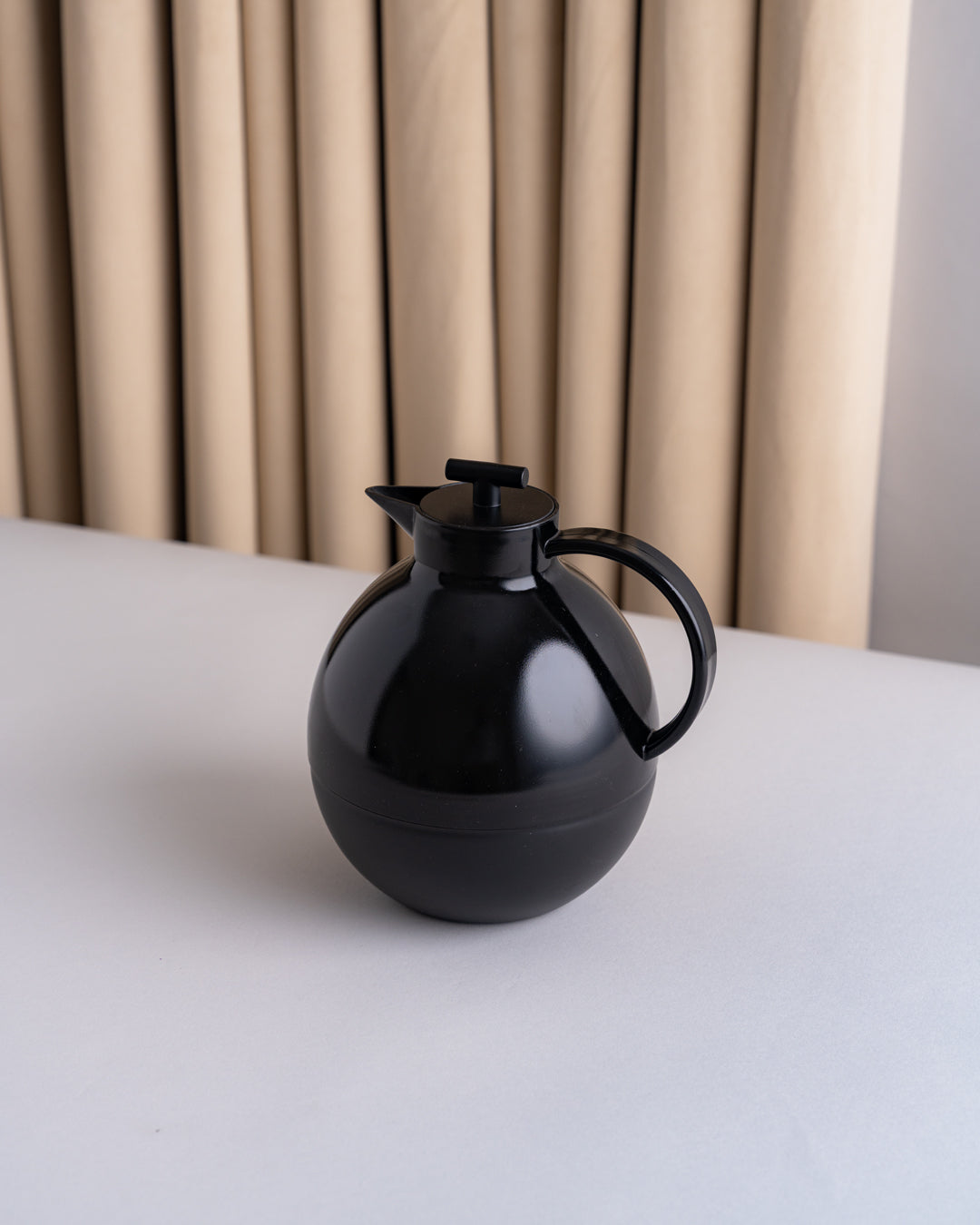 مطارة شاي وقهوة لون اسود