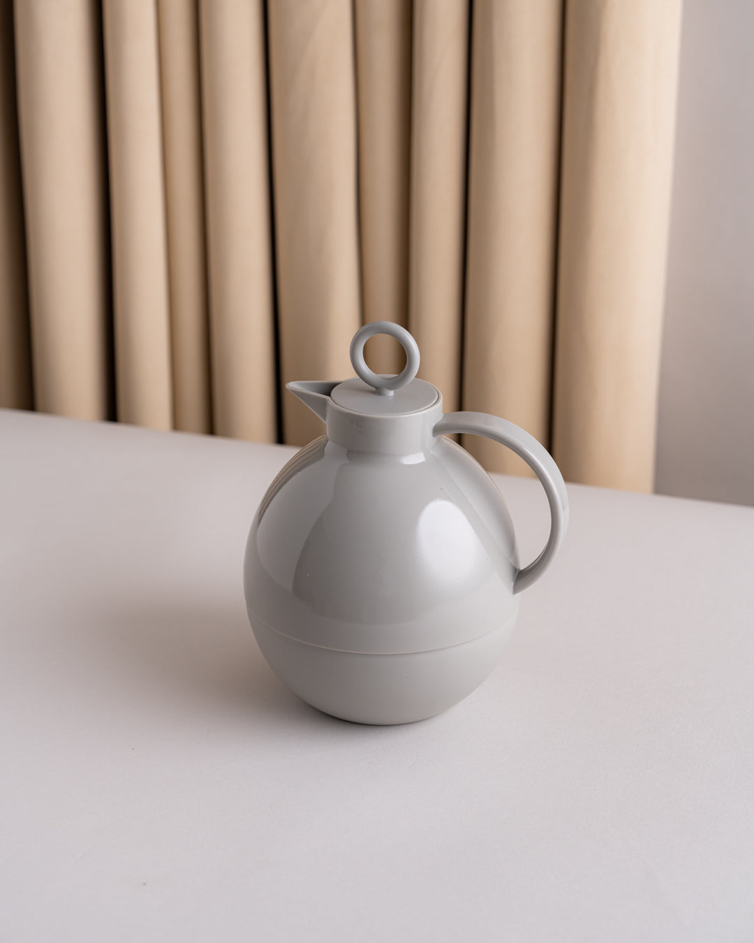 مطارة شاي وقهوة لون رمادي