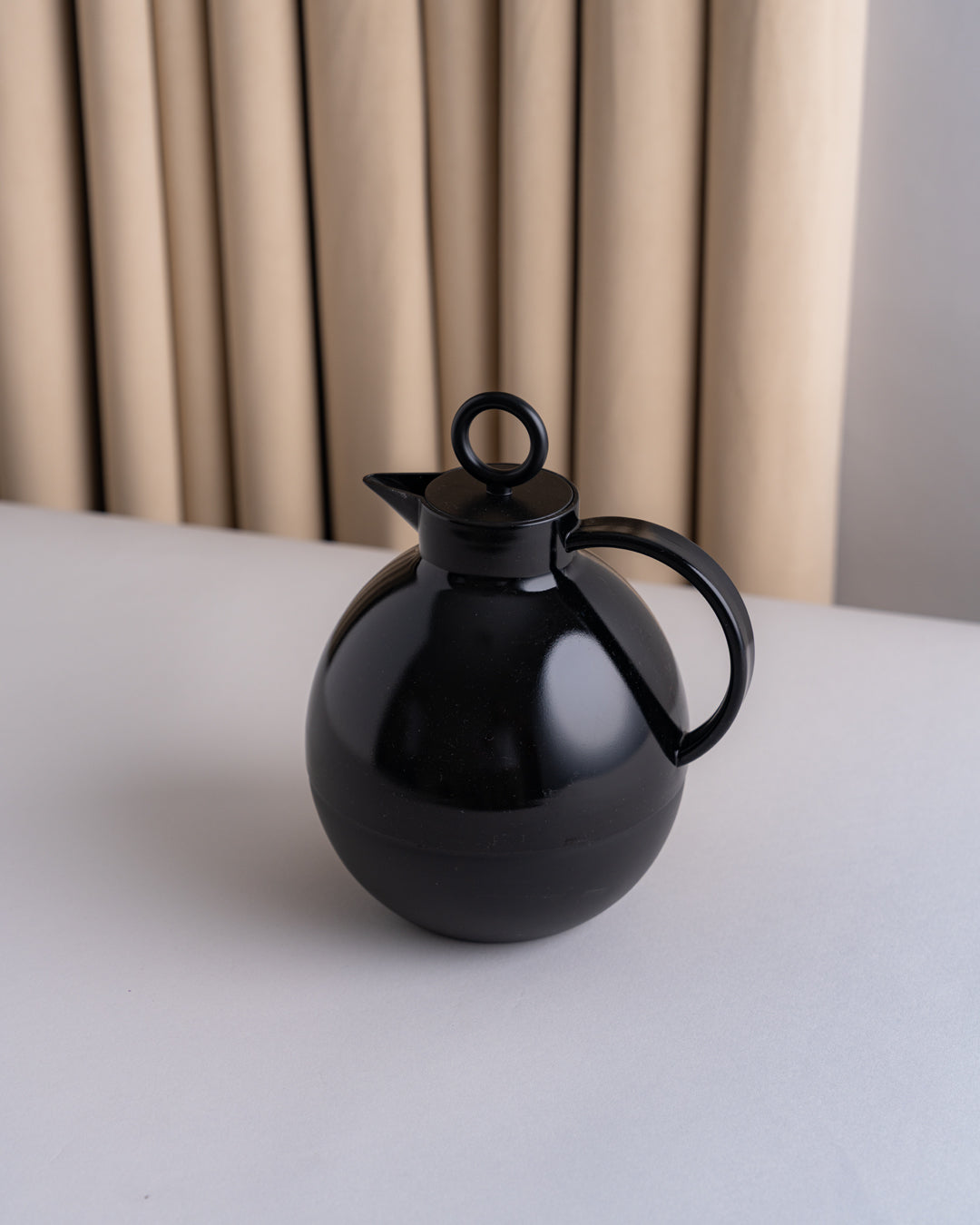 مطارة شاي وقهوة لون اسود