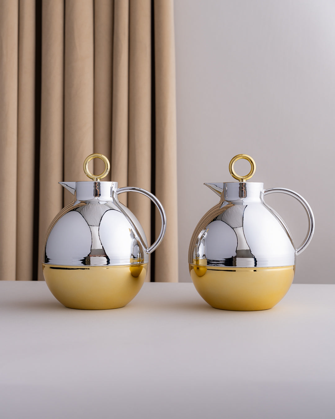 طقم مطارة شاي وقهوة بمقبض سلفر وقاعدة ذهبية