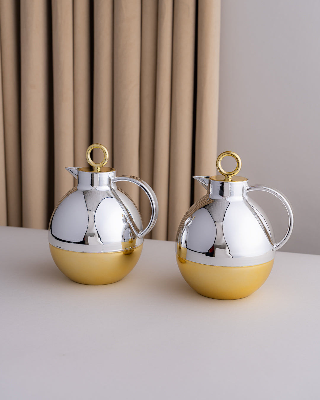 طقم مطارة شاي وقهوة بمقبض سلفر وقاعدة ذهبية