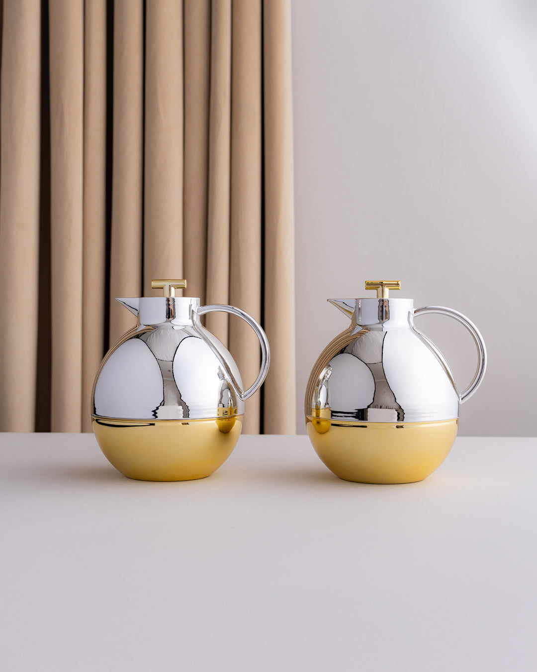 طقم مطارة شاي وقهوة بمقبض سلفر وقاعدة ذهبية