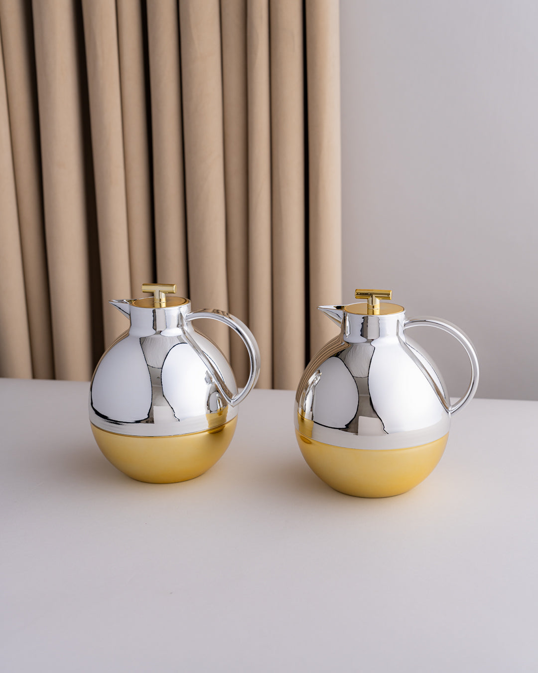 طقم مطارة شاي وقهوة بمقبض سلفر وقاعدة ذهبية