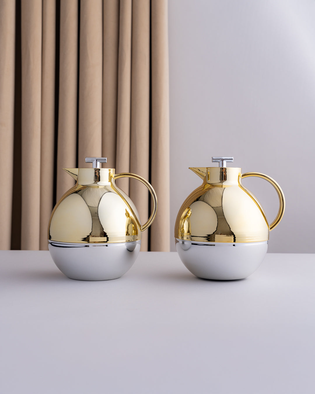 طقم مطارة شاي وقهوة بمقبض ذهبي وقاعدة سلفر