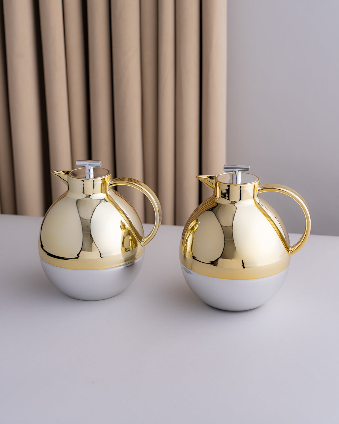 طقم مطارة شاي وقهوة بمقبض ذهبي وقاعدة سلفر