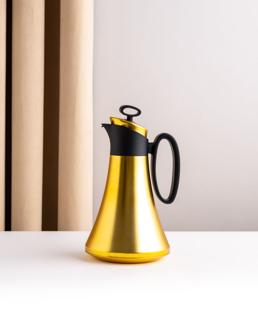 مطارة شاي وقهوة لون ذهبي بمقبض اسود