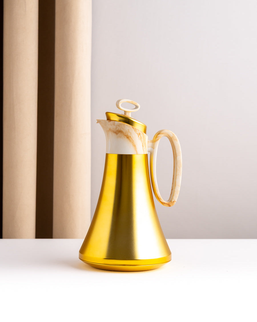 مطارة شاي وقهوة لون ذهبي بمقبض ماربل