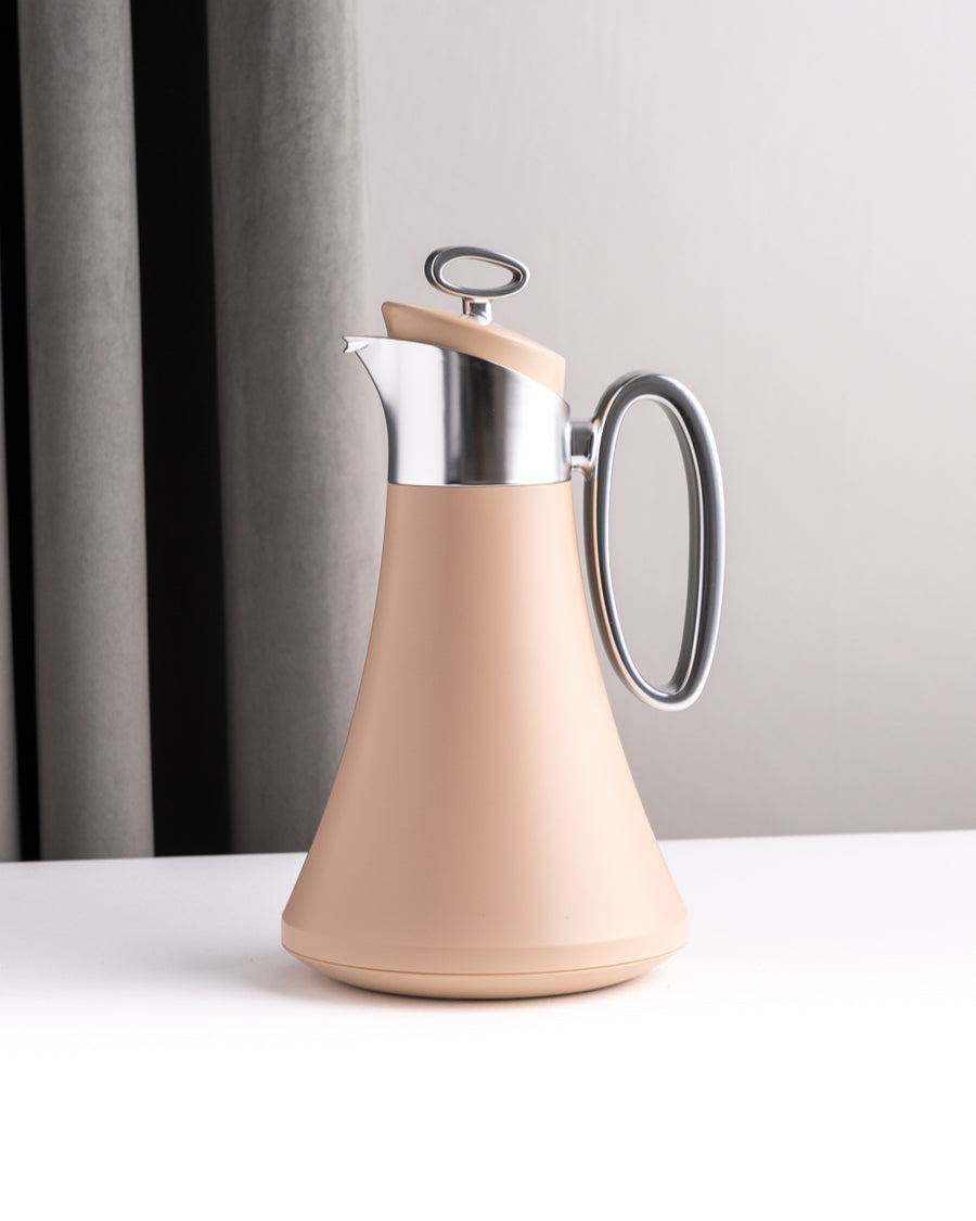 مطارة شاي وقهوة لون بيج بمقبض سلفر