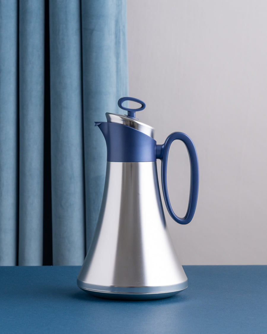 مطارة شاي وقهوة لون سلفر بمقبض ازرق