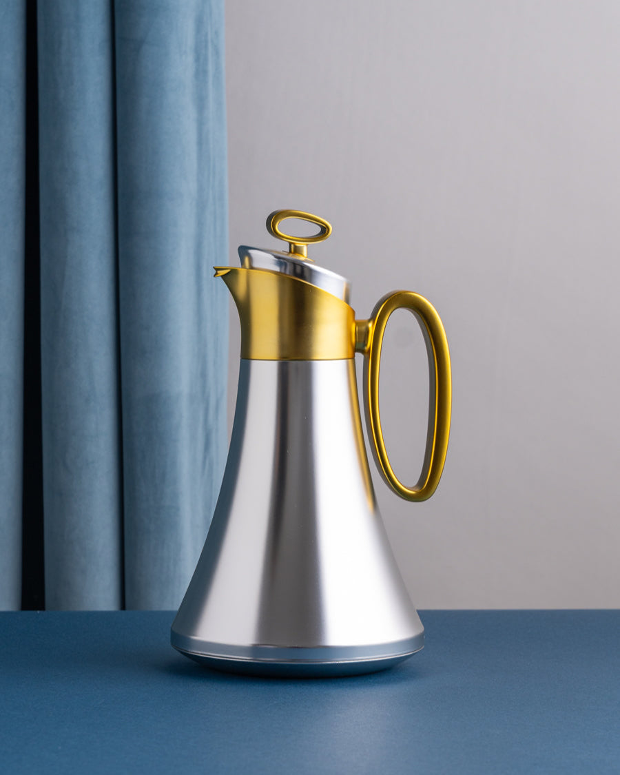 مطارة شاي وقهوة لون سلفر بمقبض ذهبي