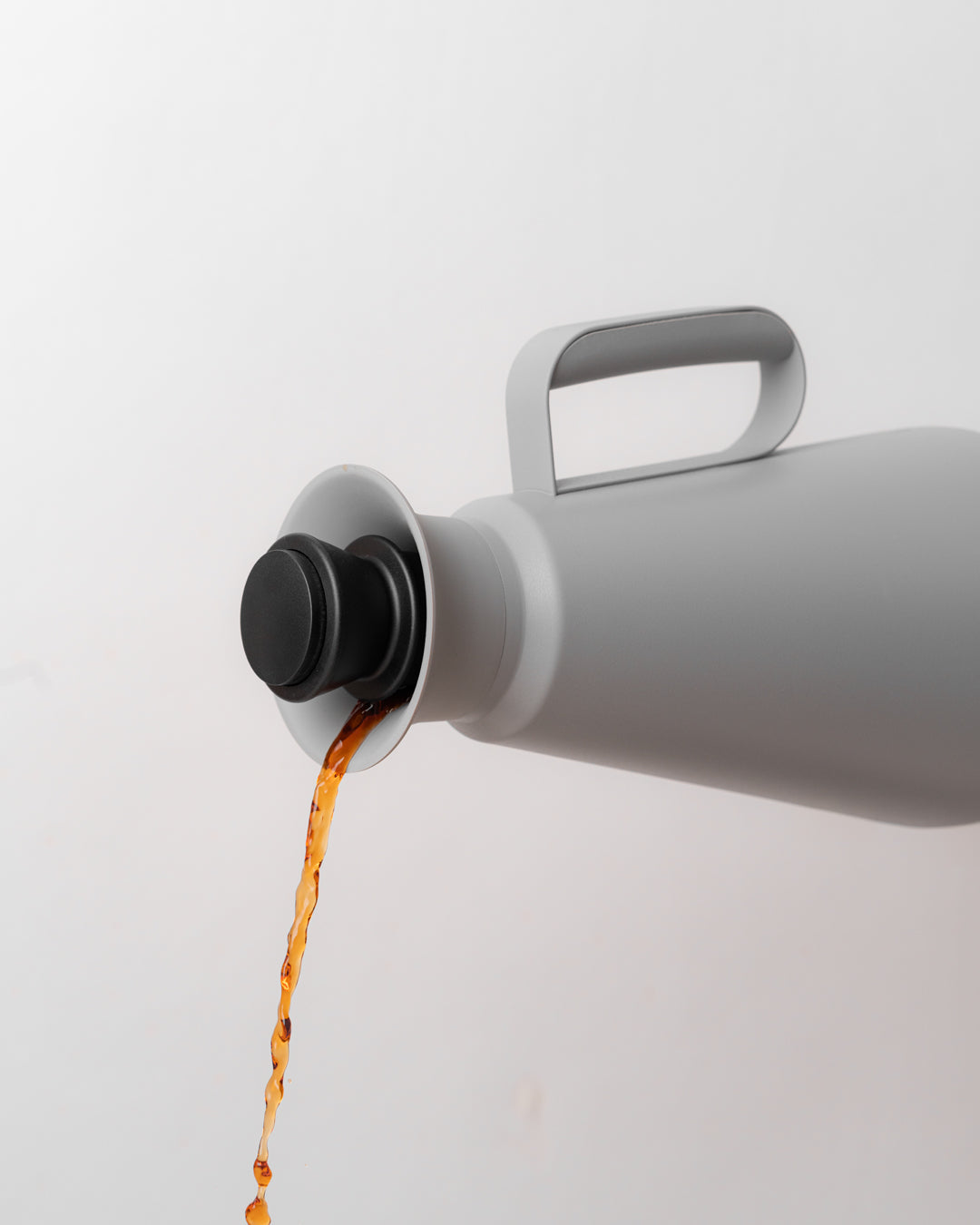 مطارة شاي وقهوة دبل وول لون رمادي