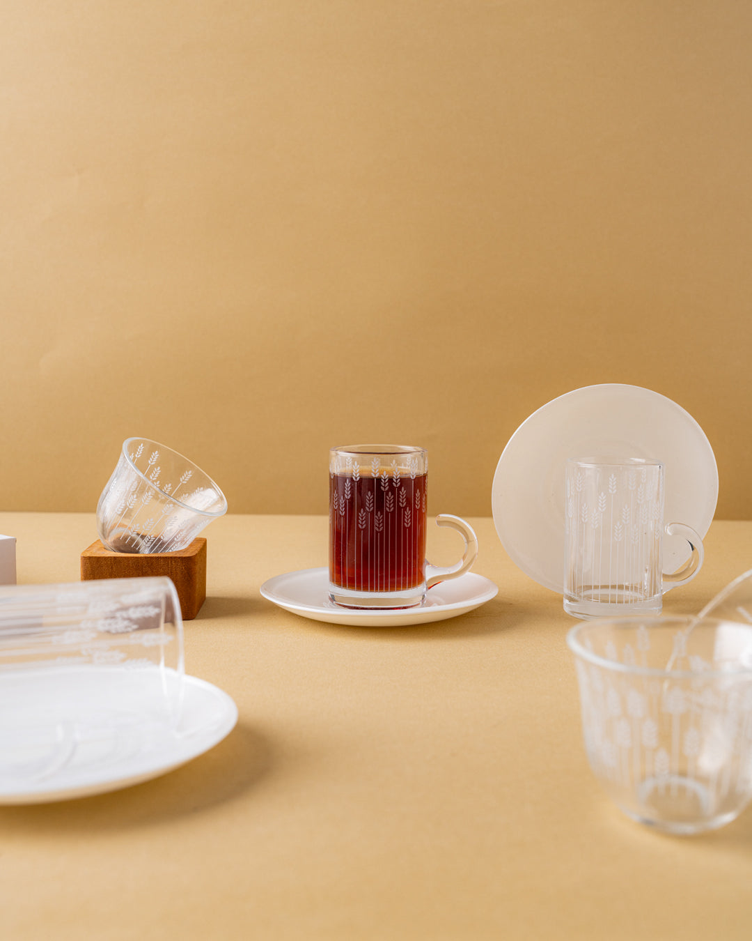 طقم استكانات شاي وفناجين قهوة عربية 18 قطعة