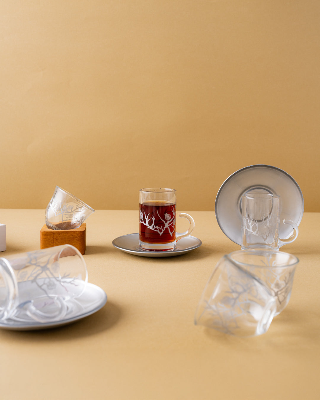 طقم استكانات شاي وفناجين قهوة عربية 18 قطعة