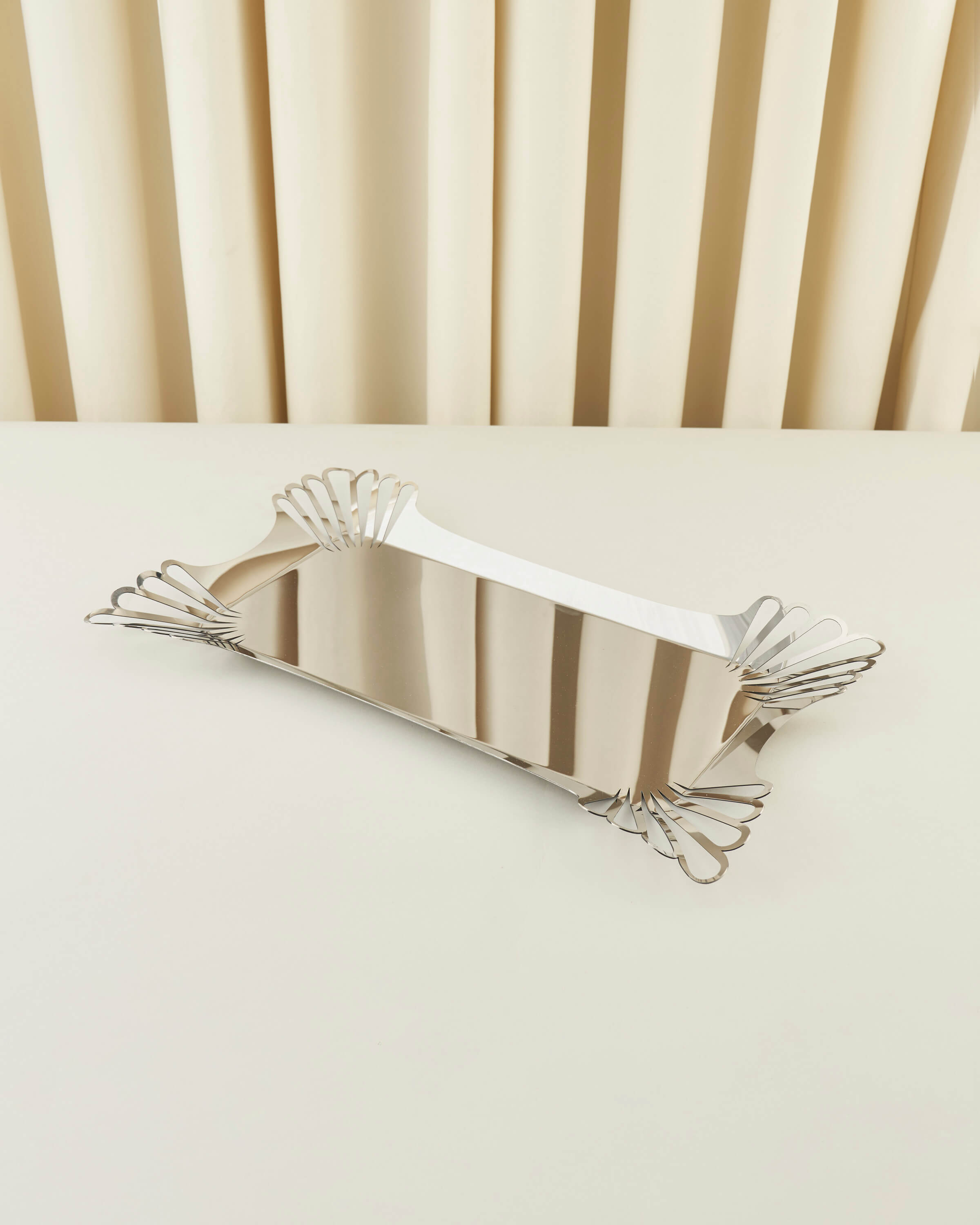 صينية تقديم