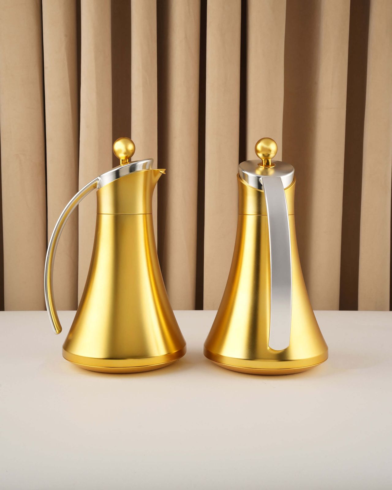 طقم مطارة ذهبي