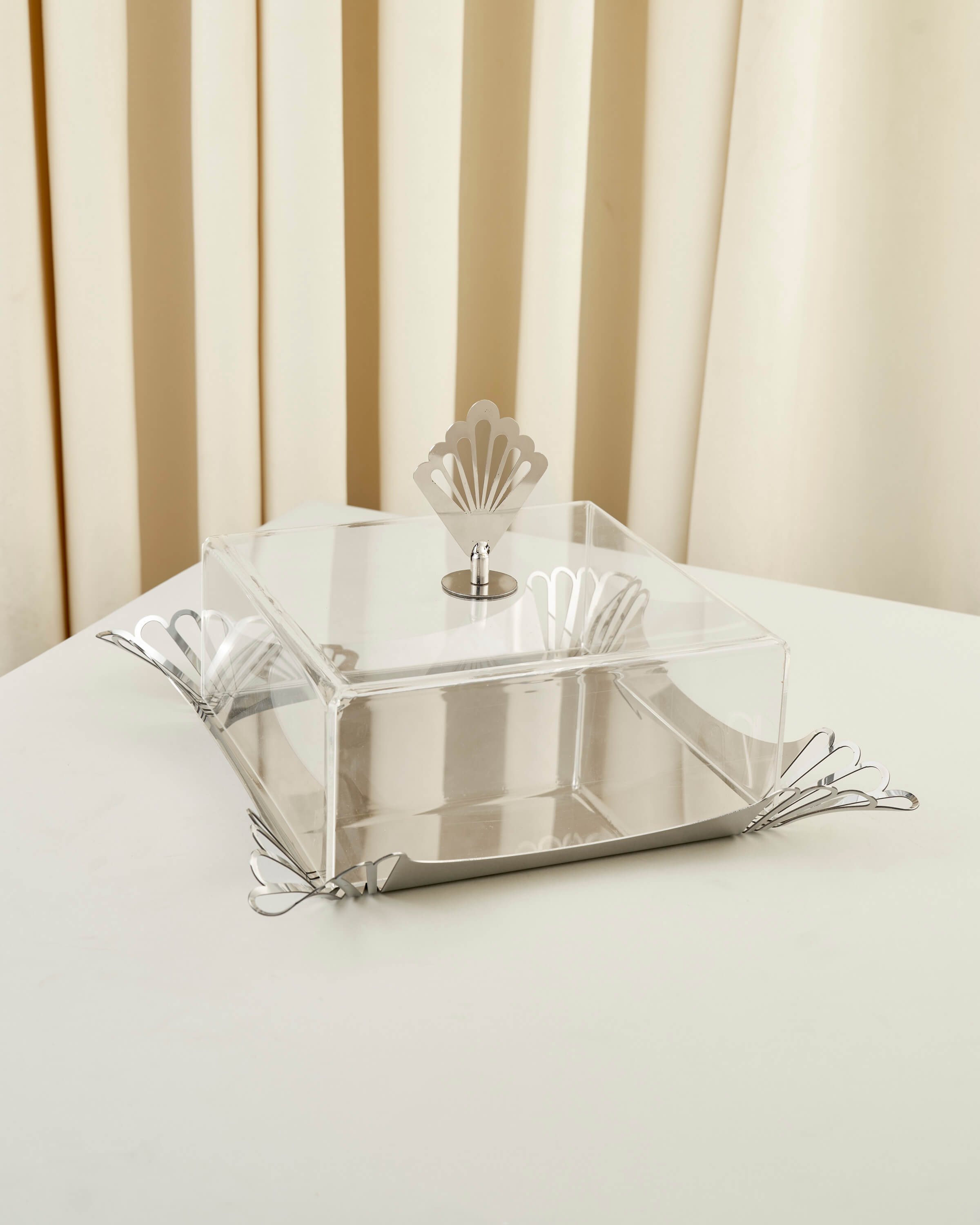 ماعون تقديم بغطاء اكريلك