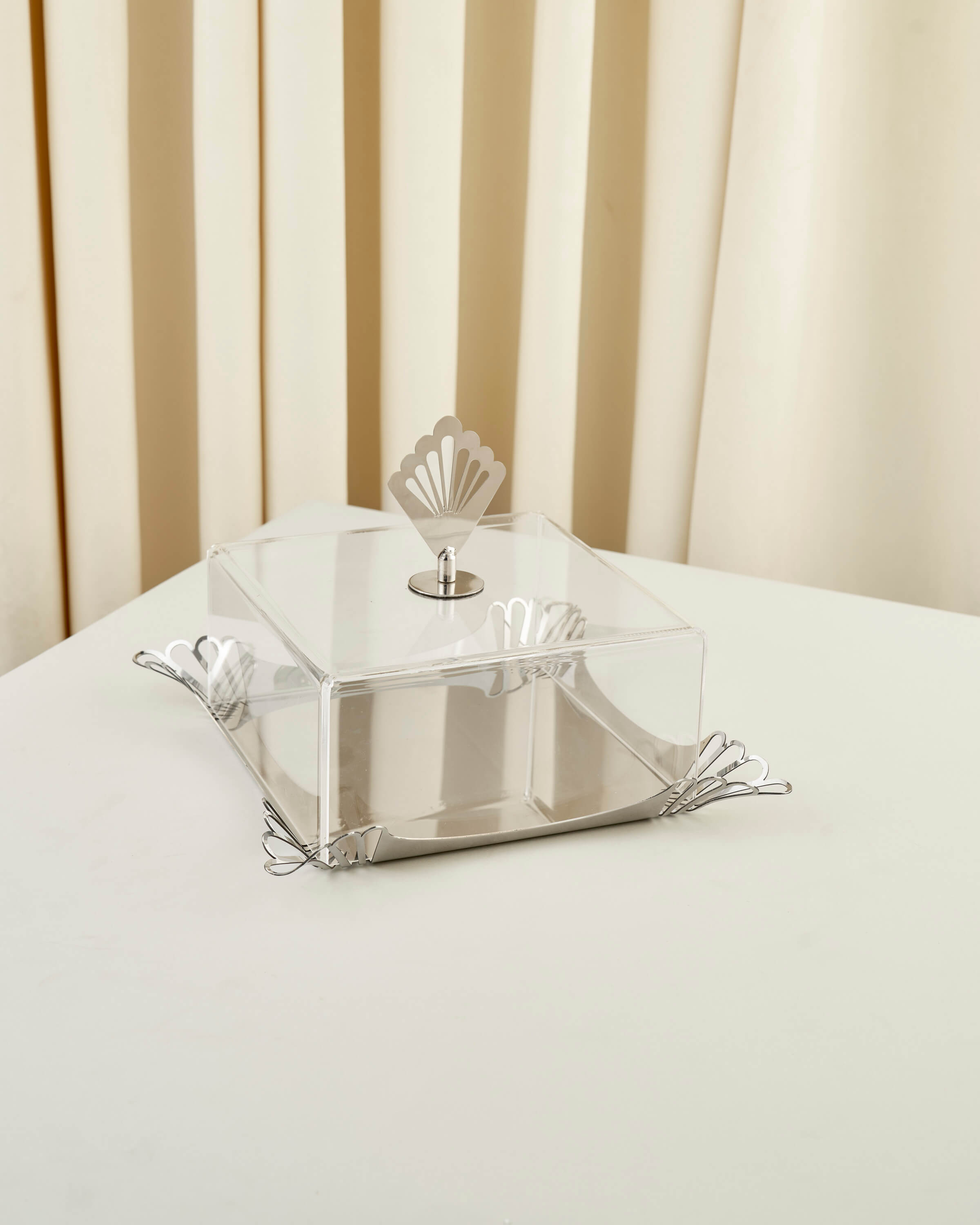 ماعون تقديم بغطاء اكريلك